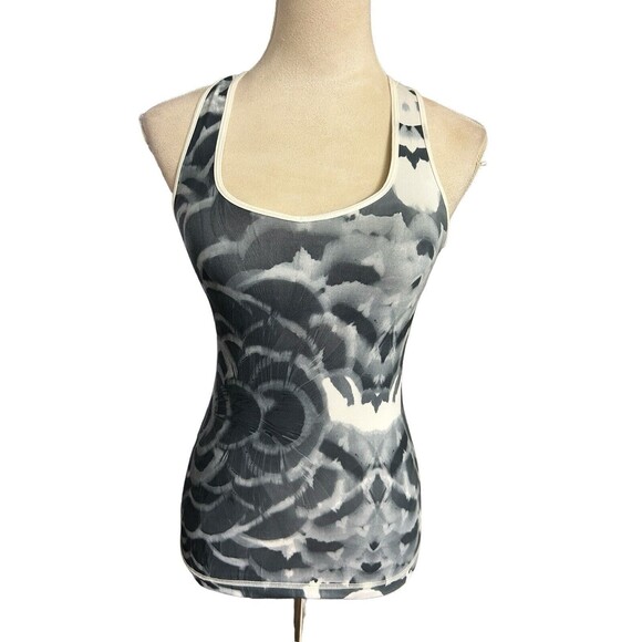 Lululemon Dance to Yoga Tank Top Pretty Plume Angel Wing Gray Size 2 - Picture 2 of 10